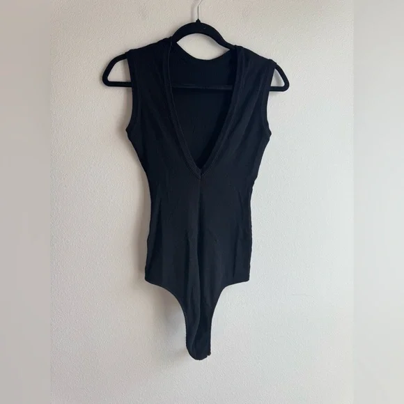 AGOLDE Sutton V Back High Neck Sleeveless Reversible Bodysuit Size Medium - Picture 2 of 6